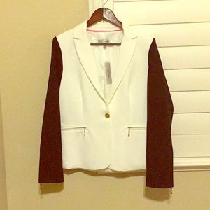 Jacket w/zipper @ pocket & sleeve